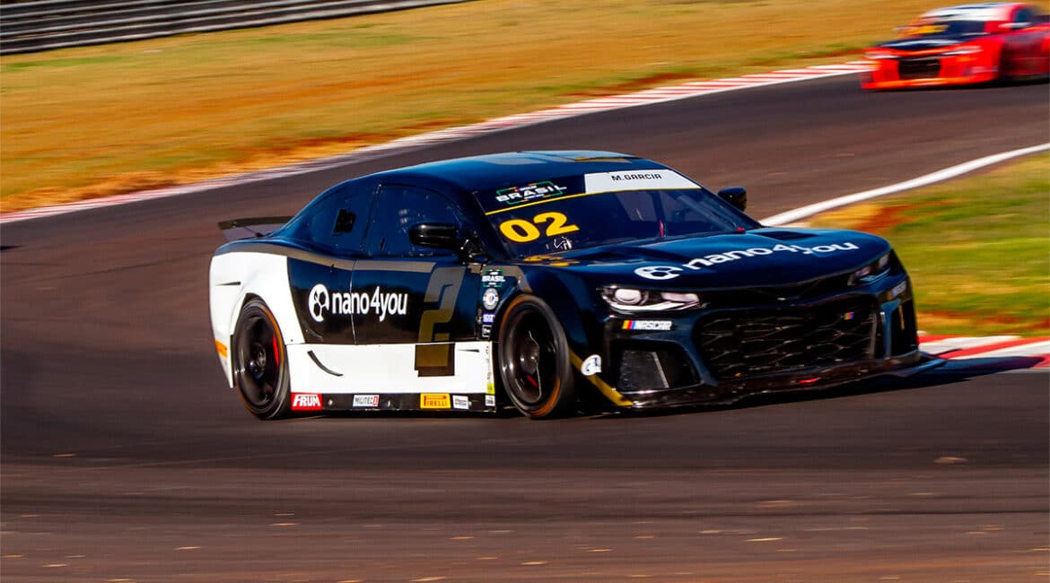 Carro da NASCAR Brasil em um evento com práticas ESG.