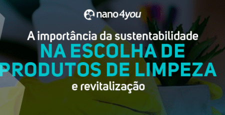 Pessoa usando luvas amarelas limpando uma superfície, com planta ao fundo, representando sustentabilidade na escolha de produtos de limpeza.