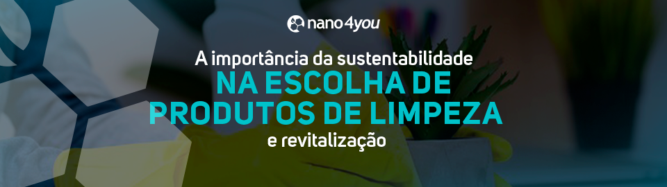 Pessoa usando luvas amarelas limpando uma superfície, com planta ao fundo, representando sustentabilidade na escolha de produtos de limpeza.