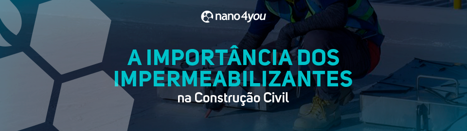 Profissional aplicando impermeabilizante em superfície de obra, destacando a importância da impermeabilização preventiva na construção civil.