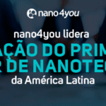 Banner institucional da nano4you com o texto “nano4you lidera criação do primeiro cluster de nanotecnologia da América Latina”, em fundo tecnológico com elementos hexagonais representando estruturas moleculares.