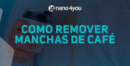 Homem com camisa branca segurando copo de café, destacando mancha na roupa e o título “Como remover manchas de café” da nano4you.