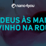 Copo de vinho derramado sobre tecido claro, ilustrando solução com Bio7 Multiuso da nano4you para remover manchas de vinho das roupas.