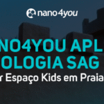 Banner da nano4you com o texto “nano4you aplica tecnologia SAG para proteger Espaço Kids em Praia Grande”, exibindo ao fundo uma estrutura lúdica em formato de castelo infantil com palmeiras e céu azul.