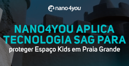 Banner da nano4you com o texto “nano4you aplica tecnologia SAG para proteger Espaço Kids em Praia Grande”, exibindo ao fundo uma estrutura lúdica em formato de castelo infantil com palmeiras e céu azul.