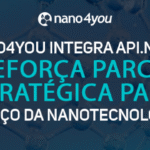 Banner institucional da nano4you com o título “Nano4you integra API.Nano e reforça parceria estratégica para o avanço da nanotecnologia”, sobre fundo com representação molecular.