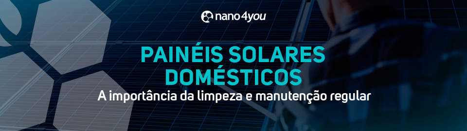 Banner da nano4you com título “Painéis Solares Domésticos – A importância da limpeza e manutenção regular”, mostrando um profissional realizando manutenção em painéis solares.