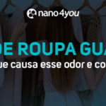 Banner com fundo de closet e pessoa escolhendo roupas, com o título “Cheiro de roupa guardada? Descubra o que causa esse odor e como eliminá-lo” e o logotipo da nano4you.