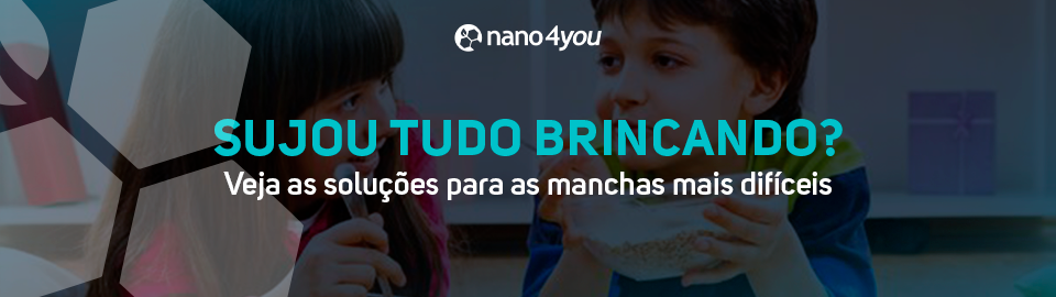 Banner do blog da Nano4you com duas crianças brincando e comendo, acompanhado do texto “Sujou tudo brincando? Veja as soluções para as manchas mais difíceis”.