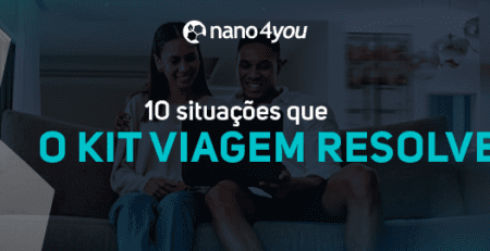 Banner nano4you com casal sentado no sofá sorrindo, com o título ‘10 situações que o Kit Viagem resolve’ em destaque.